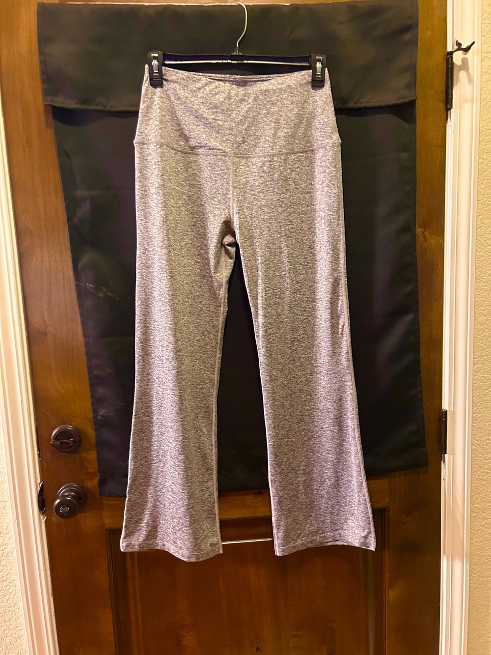 Flattering Women’s XL Athletic/Yoga 15% Spandex! Waist 32” -35”  High Quality!!